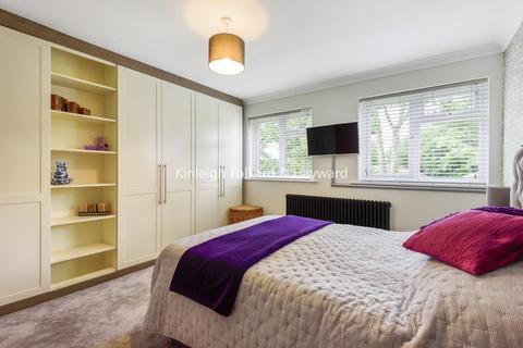 10 Blakes Green, West Wickham, BR4 0RA