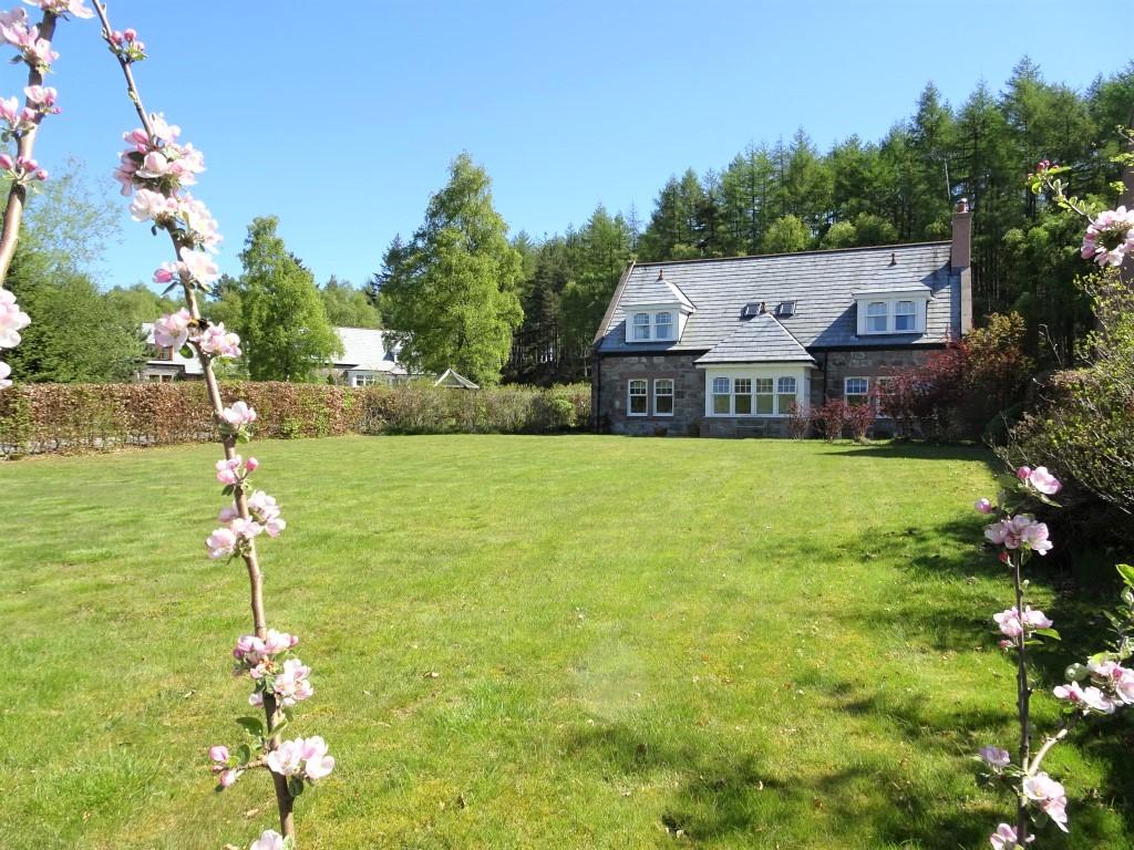 East Mains, Inchmarlo AB31 5 bed detached house £2,000 pcm (£462 pw)