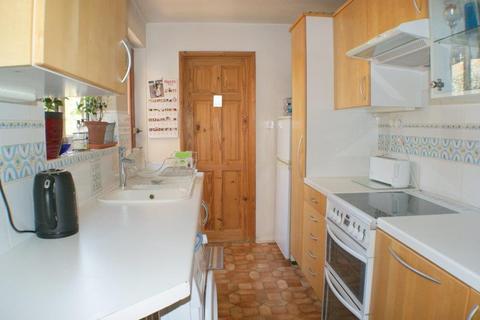 2 bedroom semi-detached house to rent, Oak Lane, Windsor, Berkshire, SL4