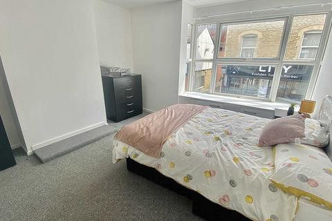 1 bedroom in a house share to rent - High Street, Rushden