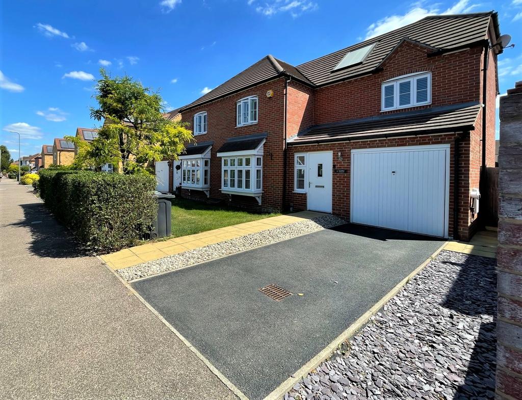 Hyland Way, Hornchurch 4 bed semidetached house £625,000