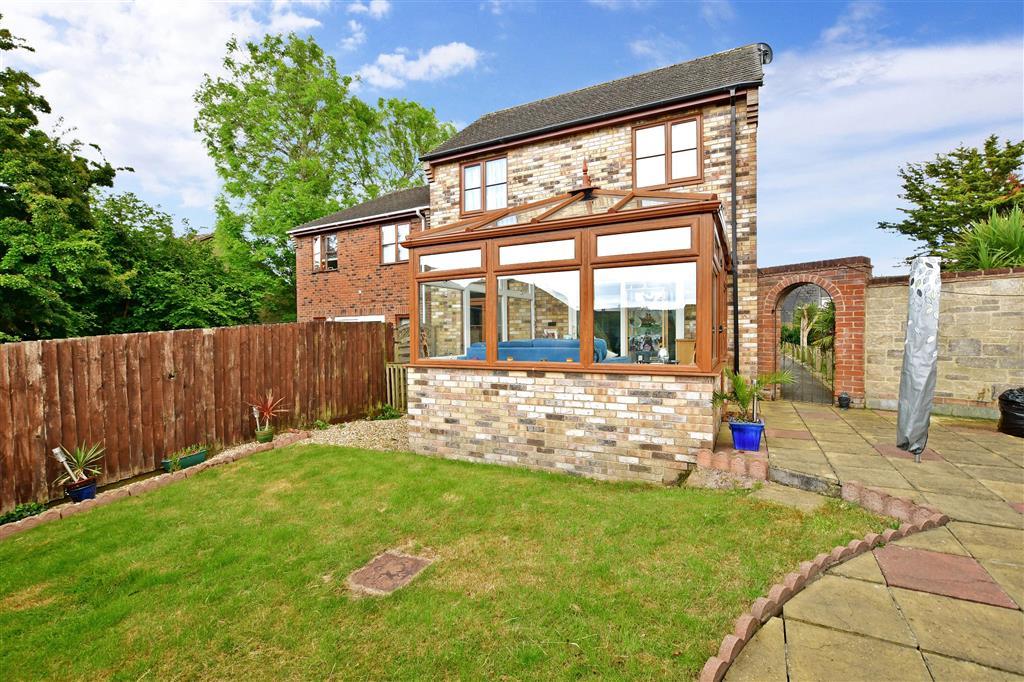 Perowne Way, Sandown, Isle of Wight 3 bed detached house for sale £