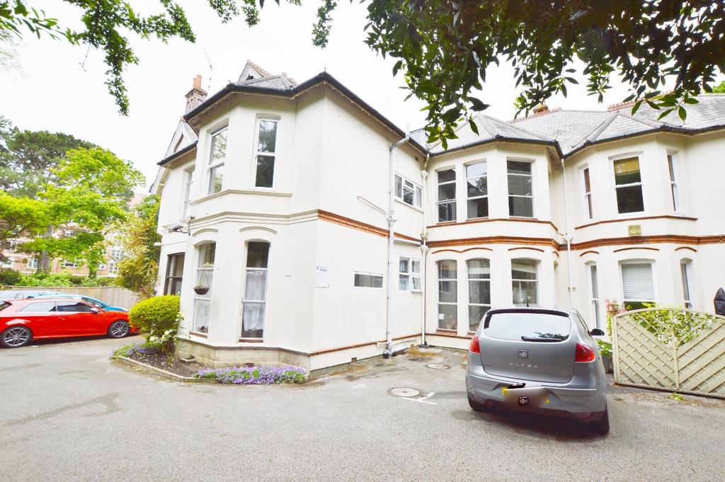 Dean Park Road, Bournemouth BH1 2 bed flat £1,100 pcm (£254 pw)