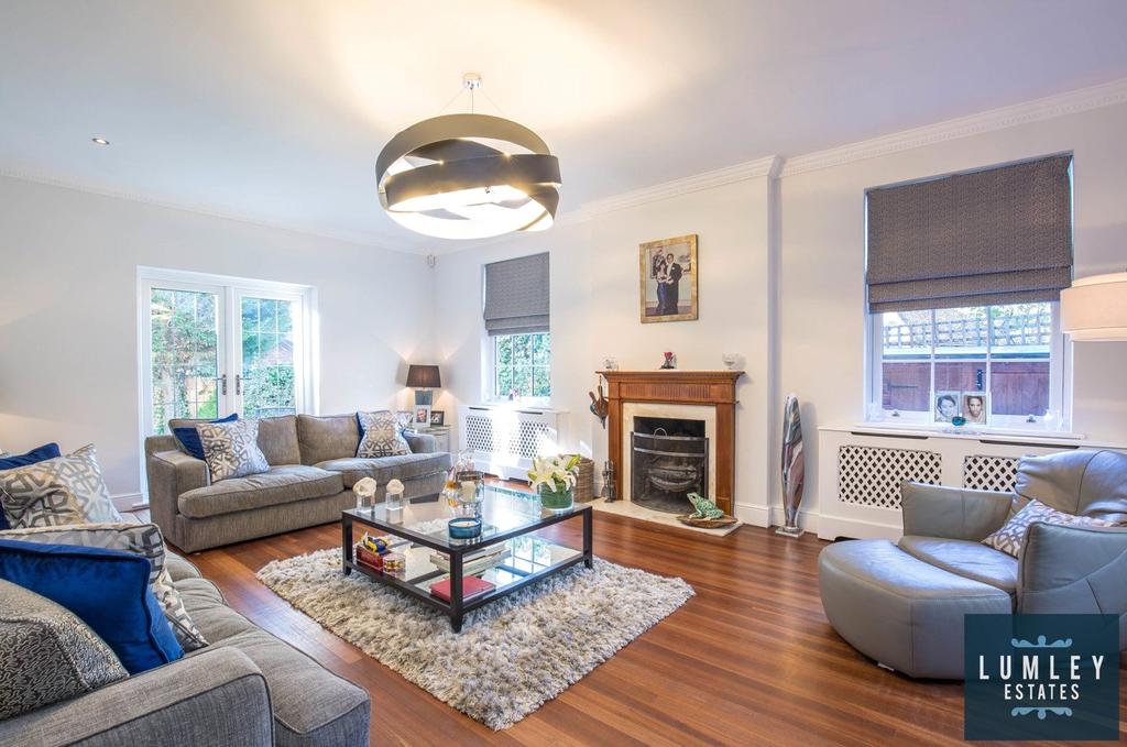 The Drive, Radlett, Hertfordshire, WD7 6 bed detached house £2,250,000