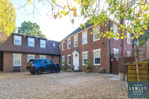 6 bedroom detached house for sale, The Drive, Radlett, Hertfordshire, WD7