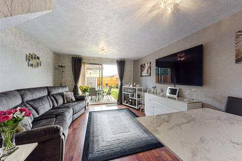 2 bedroom end of terrace house for sale, Westminster Close, Feltham, Middlesex, TW14