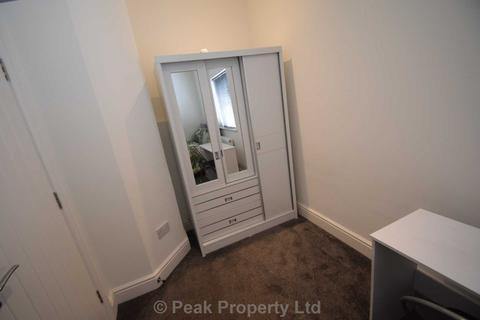 1 bedroom in a house share to rent - 3 ROOMS AVAILABLE - EXCELLENT LOCATION Gordon Road, Southend On Sea