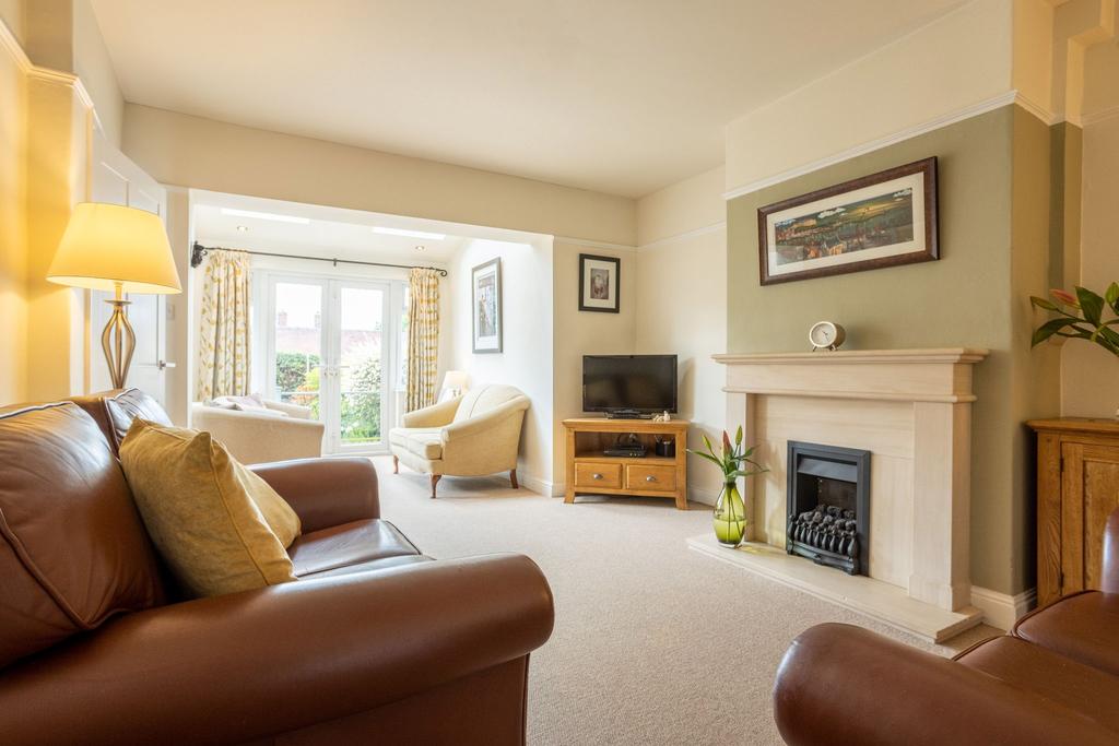 West Avenue, Lightcliffe, HX3 8TJ 2 bed end of terrace house for sale