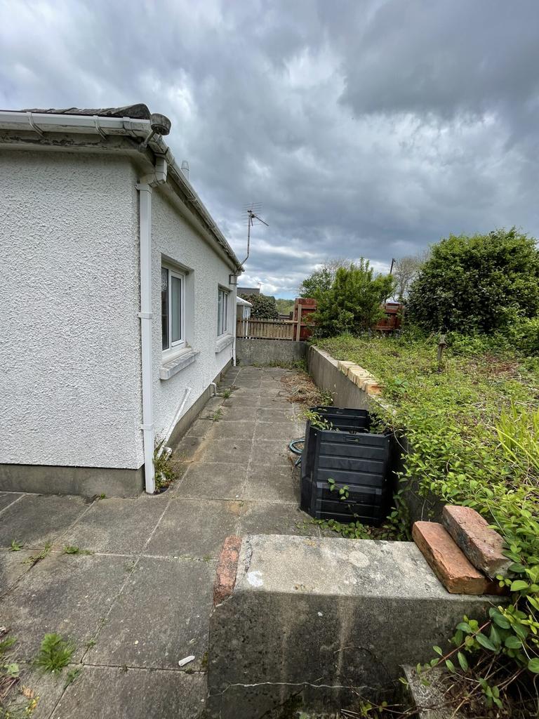 Llanion Cottages, Pembroke Dock SA72 2 bed terraced bungalow £155,000