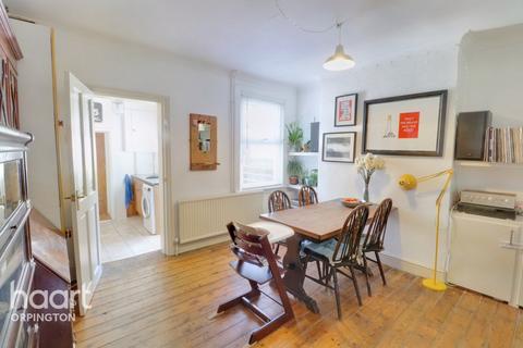 37 Hearns Road, Orpington, BR5 3NF