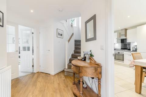 2 Abrahams Close, Amersham, HP7 9FA