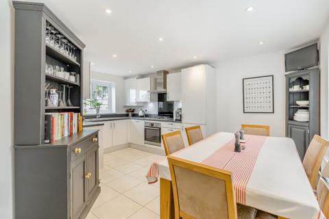 2 Abrahams Close, Amersham, HP7 9FA