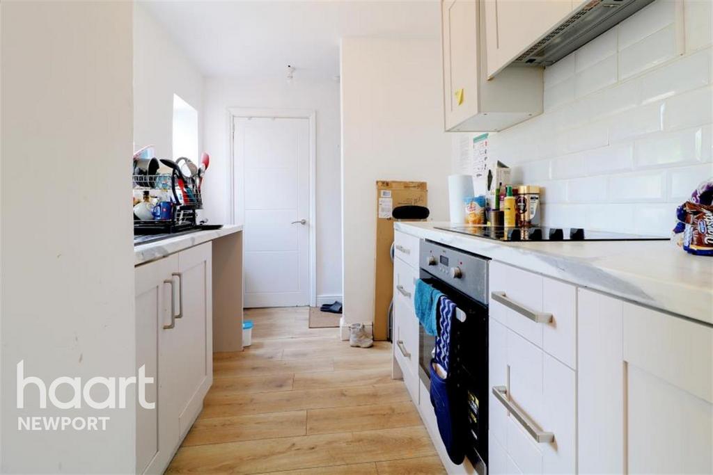 Dos Road, Newport 3 bed terraced house £900 pcm (£208 pw)