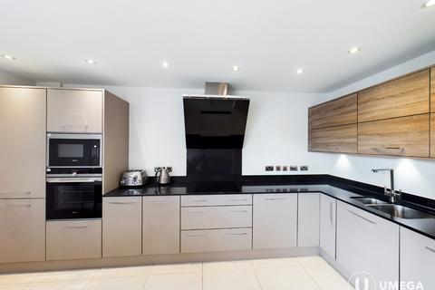 4 bedroom flat to rent, McEwan Square, Fountainbridge, Edinburgh, EH3
