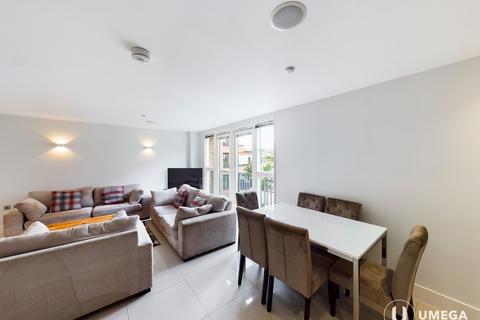 4 bedroom flat to rent, McEwan Square, Fountainbridge, Edinburgh, EH3