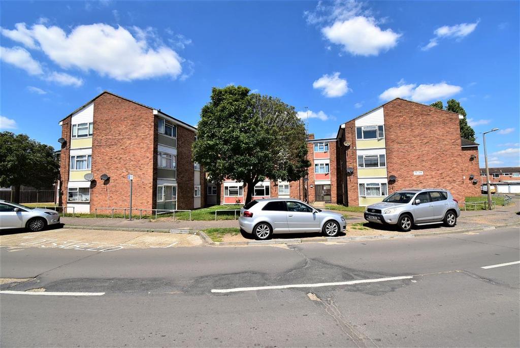 Coronation Avenue, East Tilbury 2 bed apartment £950 pcm (£219 pw)