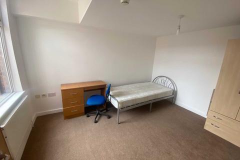 5 bedroom terraced house to rent, Acomb Street, Manchester