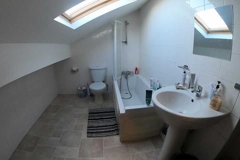 5 bedroom terraced house to rent, Acomb Street, Manchester