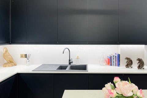 2 bedroom flat for sale - Penthouse  at Arka House, 1238 High Road N20