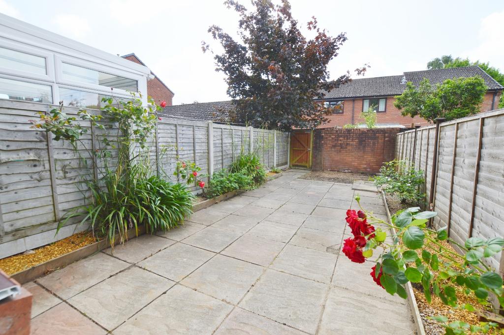 Cuthbury Gardens, Wimborne BH21 2 bed terraced house £995 pcm (£230 pw)