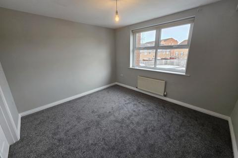 2 bedroom flat to rent, Master Road, Thornaby, TS17