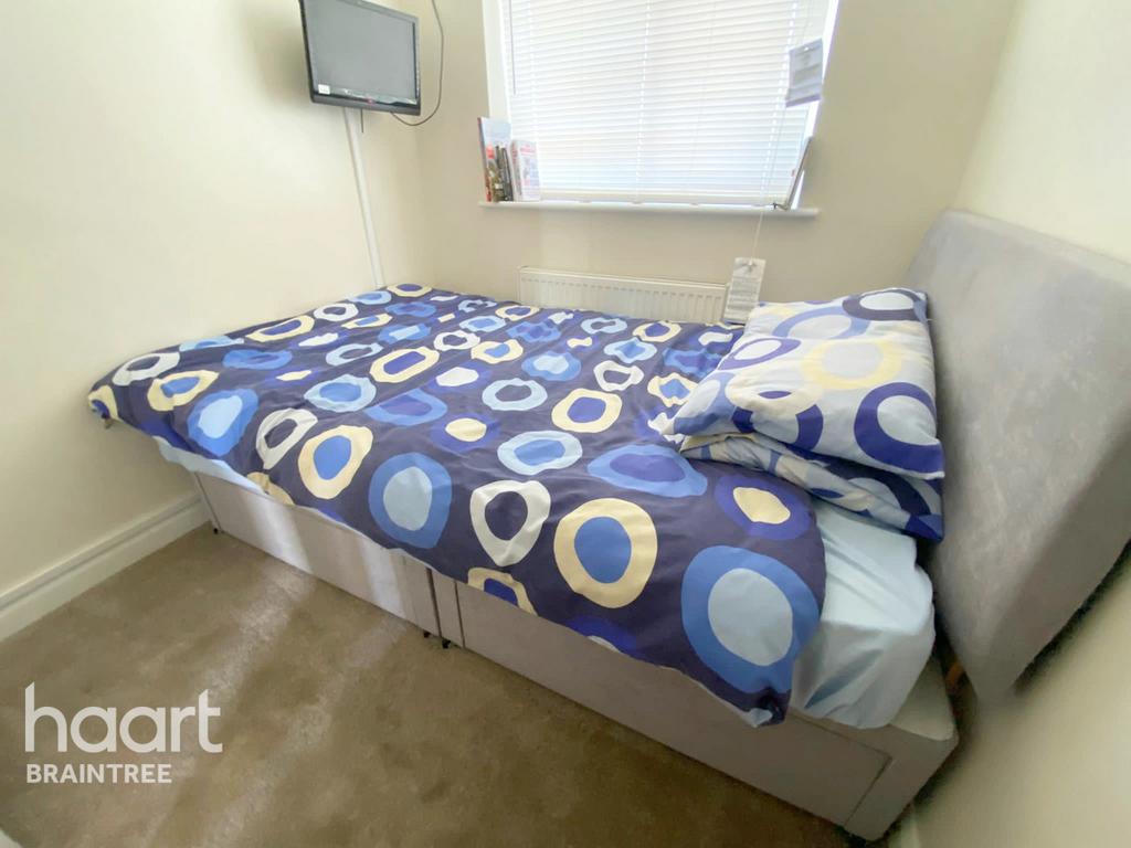 Beadon Drive, Braintree 3 bed semidetached house £320,000
