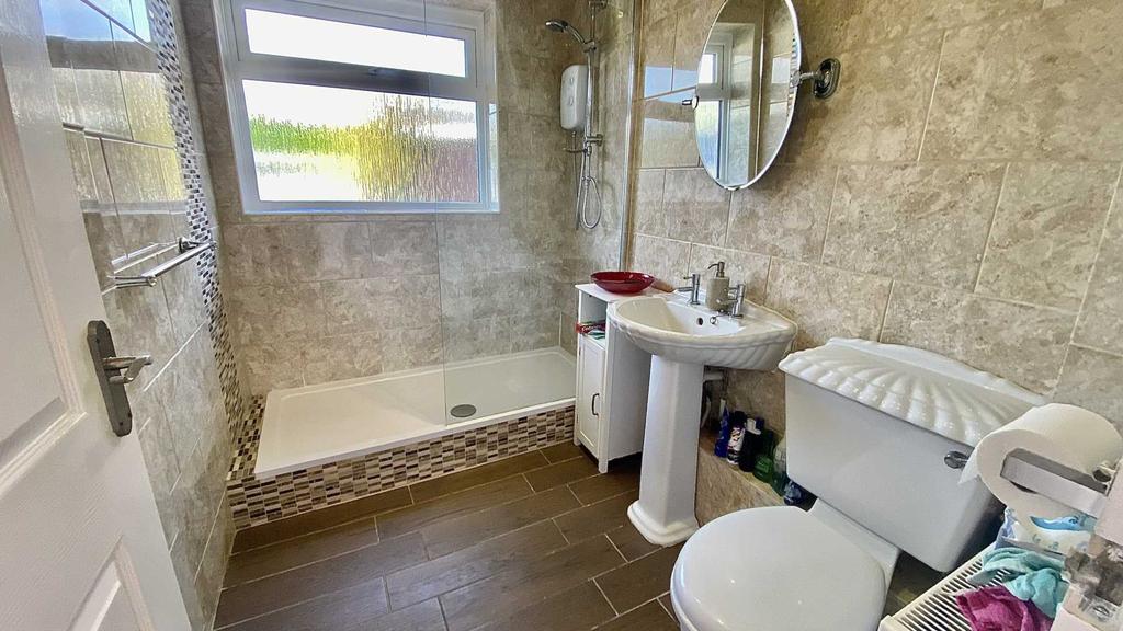 Silverdale Grove, Rushden 2 bed semidetached house £250,000