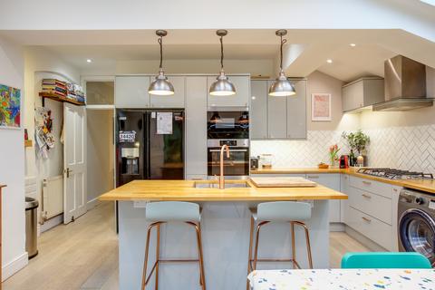 16 Maldon Road, London, W3 6SU
