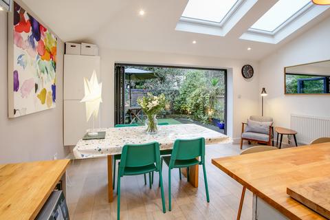 16 Maldon Road, London, W3 6SU