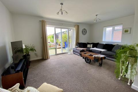 83 Broad Road, Eastbourne, BN20 9QX