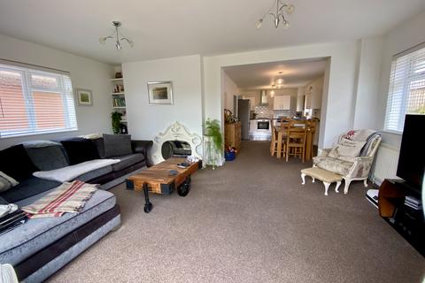 83 Broad Road, Eastbourne, BN20 9QX
