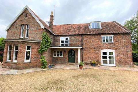 5 bedroom detached house for sale - SOUTH WOOTTON -  5 bedroom period residence with views over the common