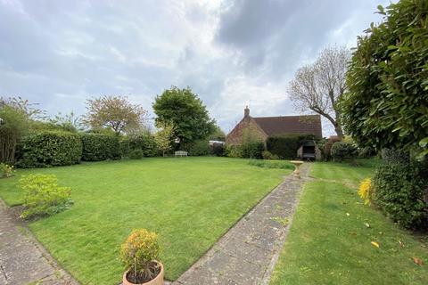 5 bedroom detached house for sale - SOUTH WOOTTON -  5 bedroom period residence with views over the common