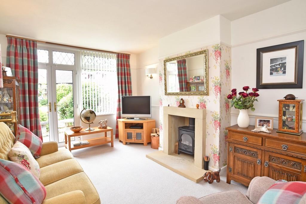 Hill Top Rise, Harrogate 2 bed semidetached bungalow £295,000