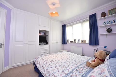 17 Fentiman Way, Harrow, HA2 8FD
