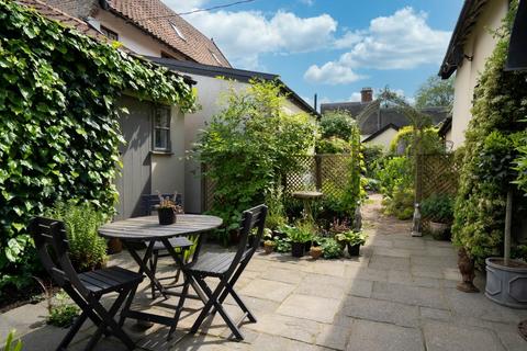 4 bedroom cottage for sale, Tacolneston