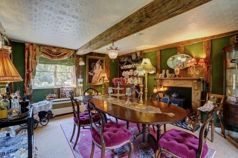 4 bedroom cottage for sale, Tacolneston