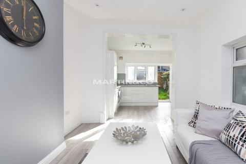 2 bedroom ground floor flat to rent, Plough Lane, Wimbledon