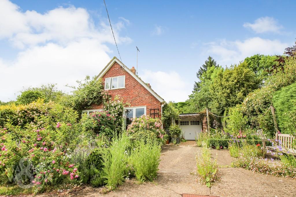 Low Road, Wortwell, Harleston 3 bed chalet for sale £395,000