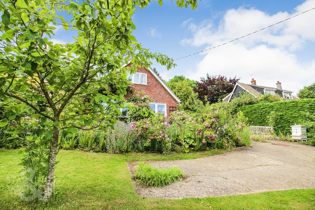 Low Road, Wortwell, Harleston 3 bed chalet for sale £395,000