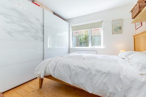 9 Alma Close, London, N10 2NE