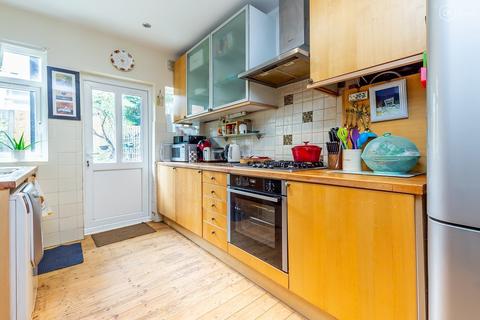9 Alma Close, London, N10 2NE