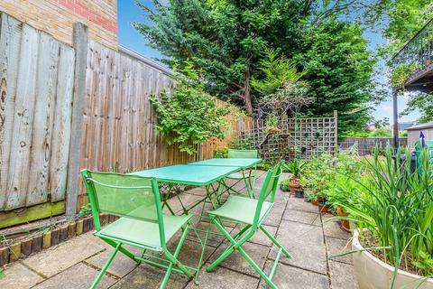 9 Alma Close, London, N10 2NE