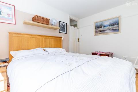 9 Alma Close, London, N10 2NE