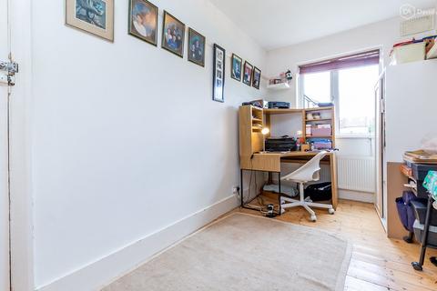 9 Alma Close, London, N10 2NE