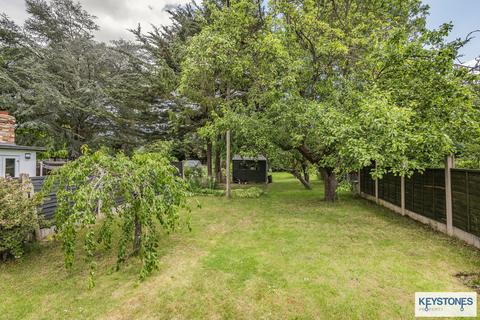 18 Felstead Road, Romford, RM5 3RH