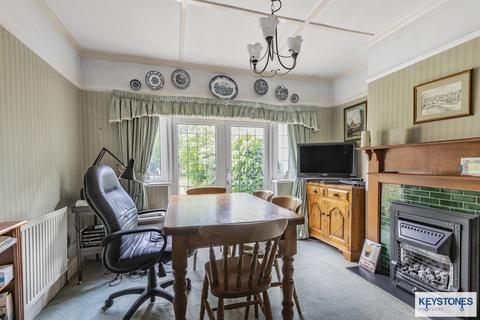 18 Felstead Road, Romford, RM5 3RH