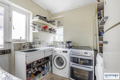 18 Felstead Road, Romford, RM5 3RH