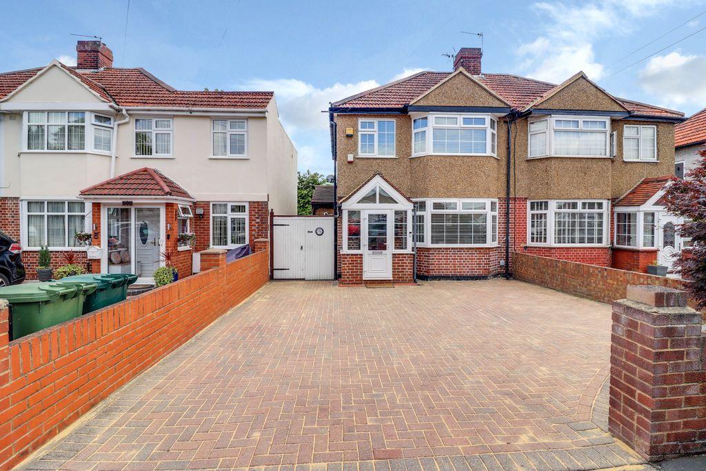Kingston Road, Ashford TW15 3SF 3 bed semidetached house £575,000