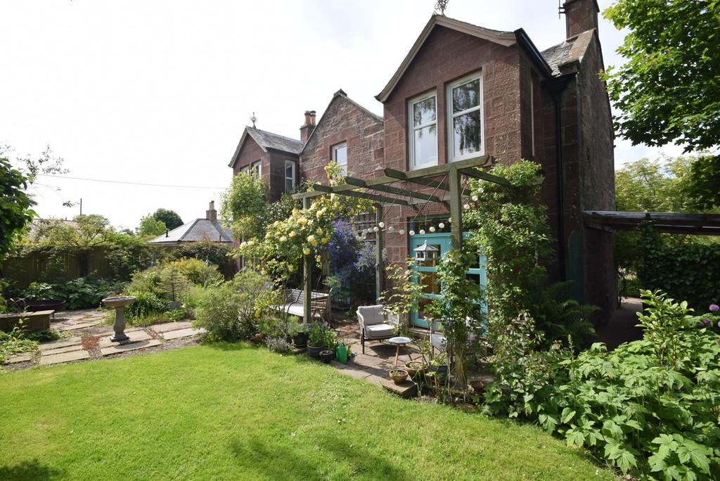 Loyal Road, Alyth, Blairgowrie 4 bed detached house £320,000